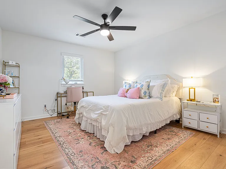 Student Housing Near the University of Arkansas! — Photo 25
