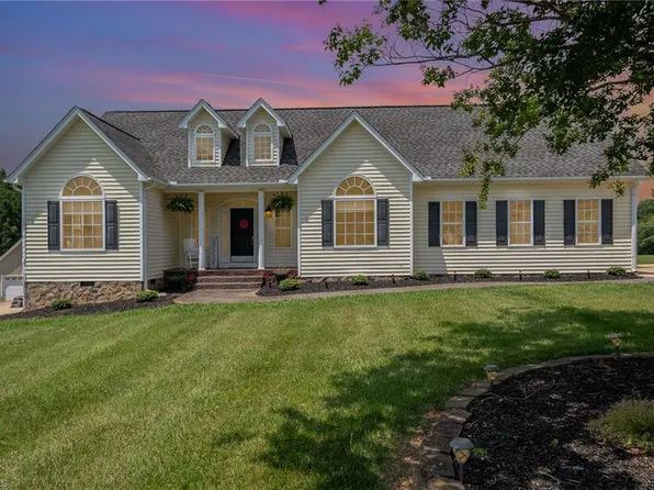 2264 Loflin Farlow Ln, Sophia, NC 27350