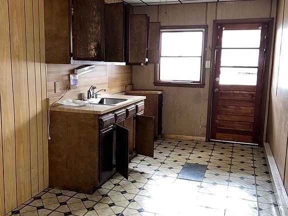 5th image of 321 E Pine St