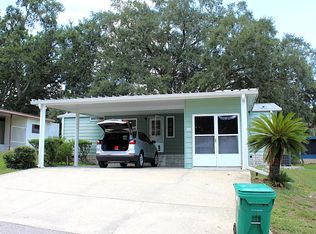 646 Hickory Hl, Lady Lake, FL 32159