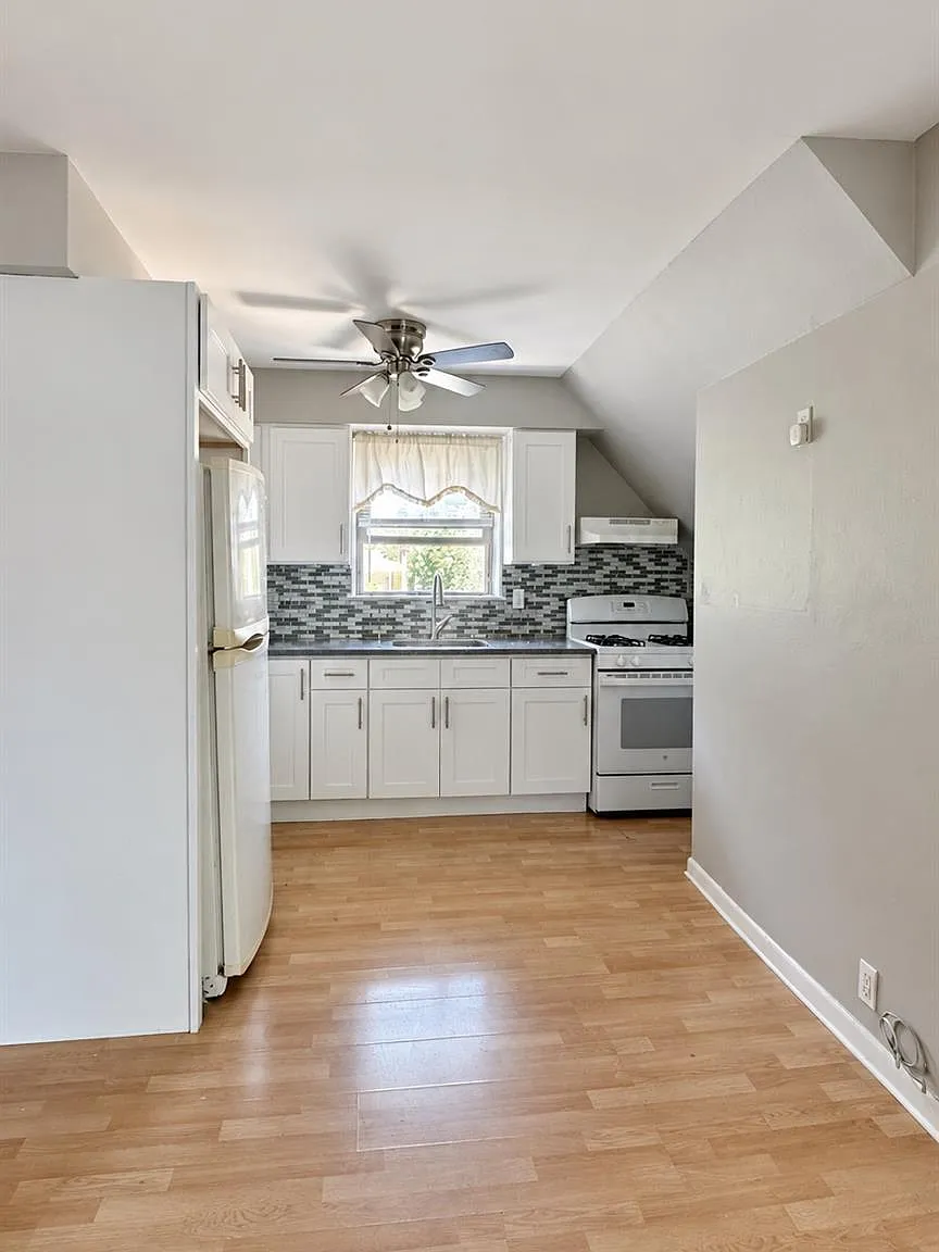 1 bed, 1.0 bath, 700 sqft, $2,000 — Photo 1