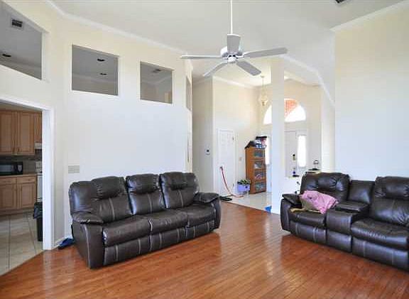 4th image of 2819 Fair Oaks Dr