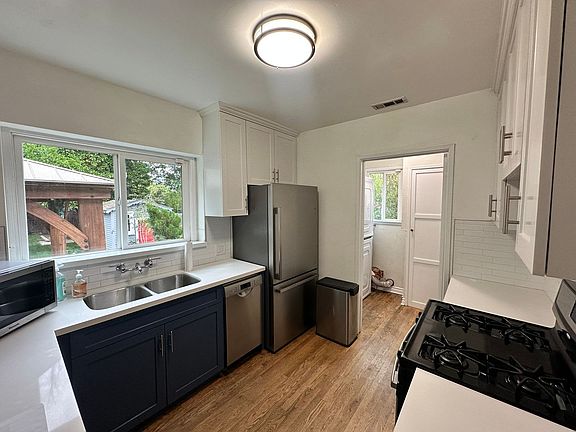 4th image of 6244 Simpson Ave