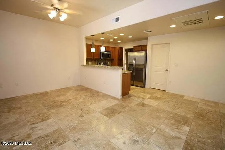 2010 E River Rd #101 — Photo 3