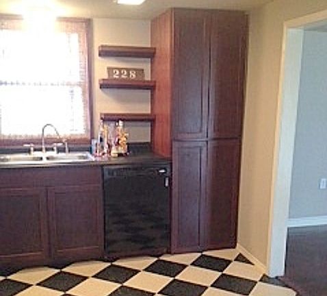 Nice cabinet, recessed lighting. (has new laminate flooring