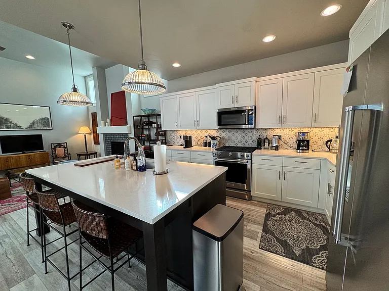 2740 Ordway Ave — Photo 52