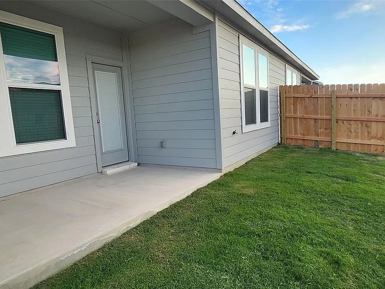 2345 Moon Tower Trl — Photo 2