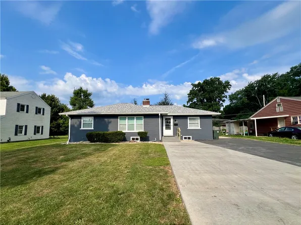 1528 Division St, Charleston, IL 61920