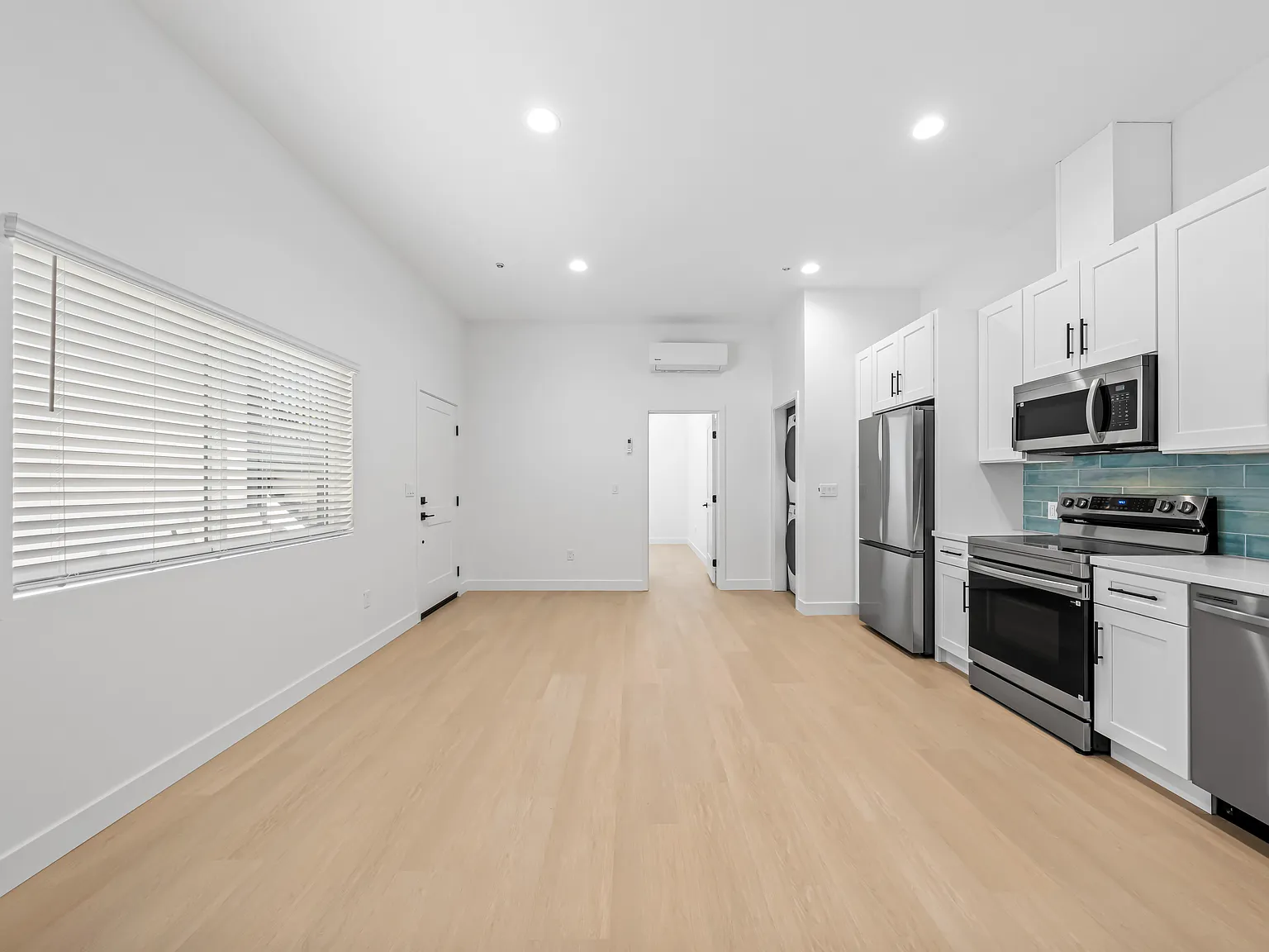 2 bed, 850 sqft, $3,995 — Photo 4