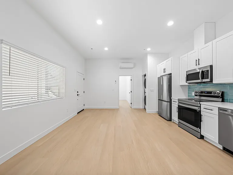 131 Diana St #13 — Photo 5