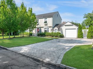 33 Pickwick Rd, Manhasset, NY 11030