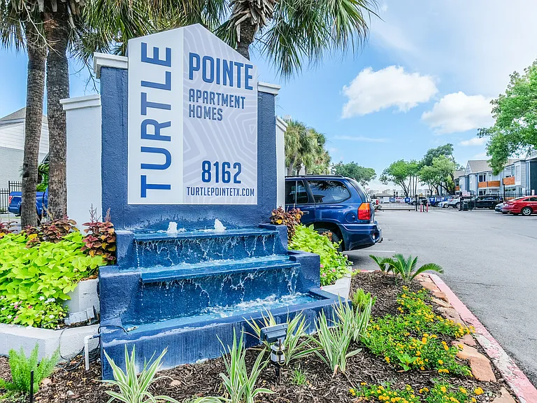 Turtle Pointe Apartments — Photo 8