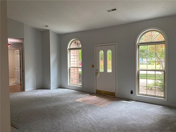 5th image of 812 Tanglewood Dr