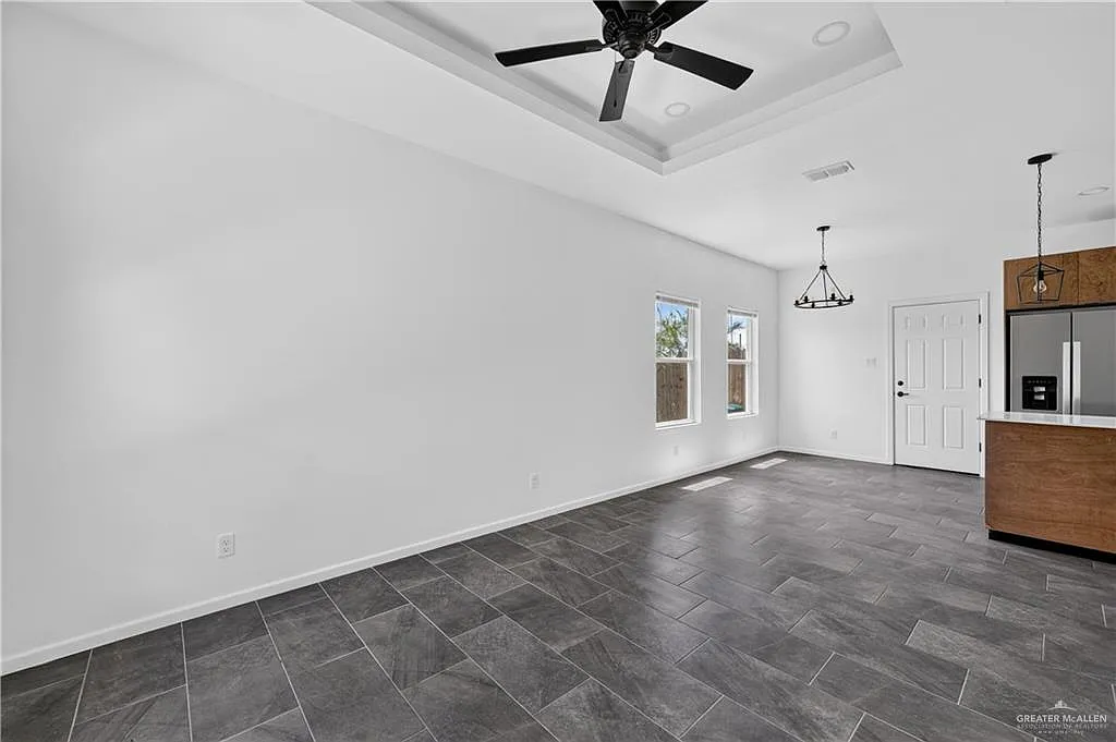 3 bed, 2.0 bath, 1106 sqft, $1,350 — Photo 3