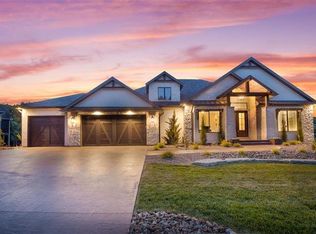 404 Shore Dr, Lake Winnebago, MO 64034