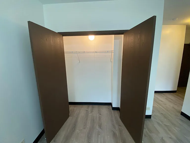 Central Park Apartments — Photo 24