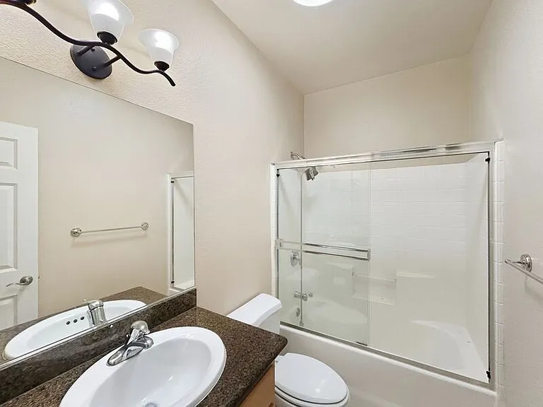 3938 Iowa St — Photo 15