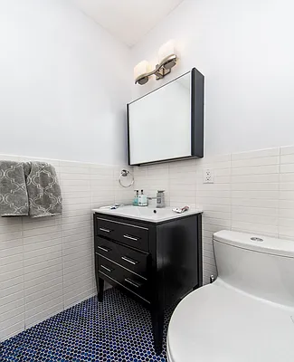 Rented by Jonis Realty | media 27