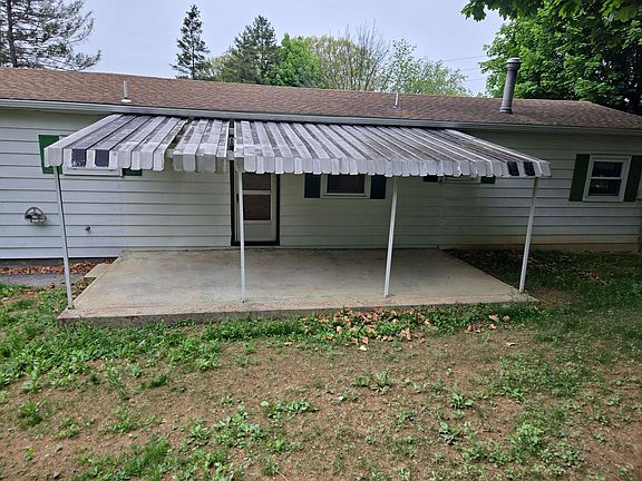 3rd image of 226 Roxbury Rd
