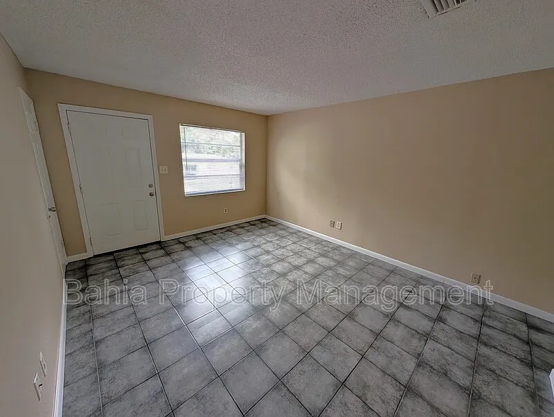 2 bed, 1.0 bath, 702 sqft, $1,175 — Photo 2