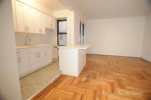 Rented by Norman Raindel, LREB | media 2