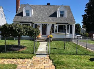 104 Oneida St, Pawtucket, RI 02860