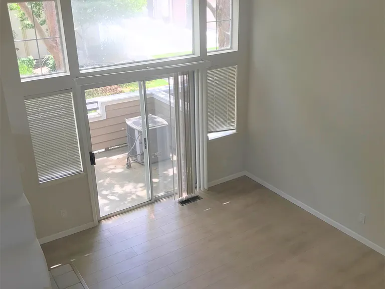 536 Mill River Ln — Photo 3