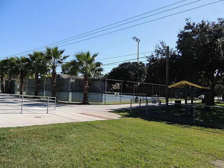 1307 Westwick Forest Ln — Photo 20