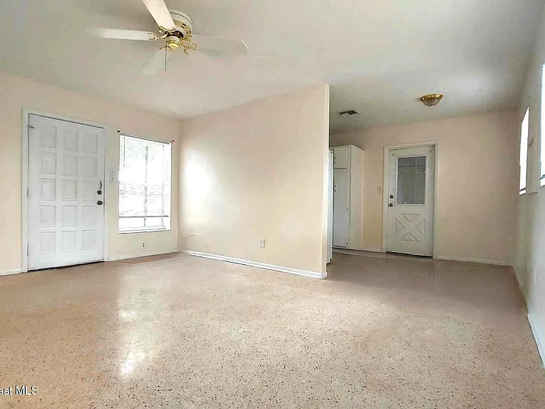 1706 Pineda St — Photo 4