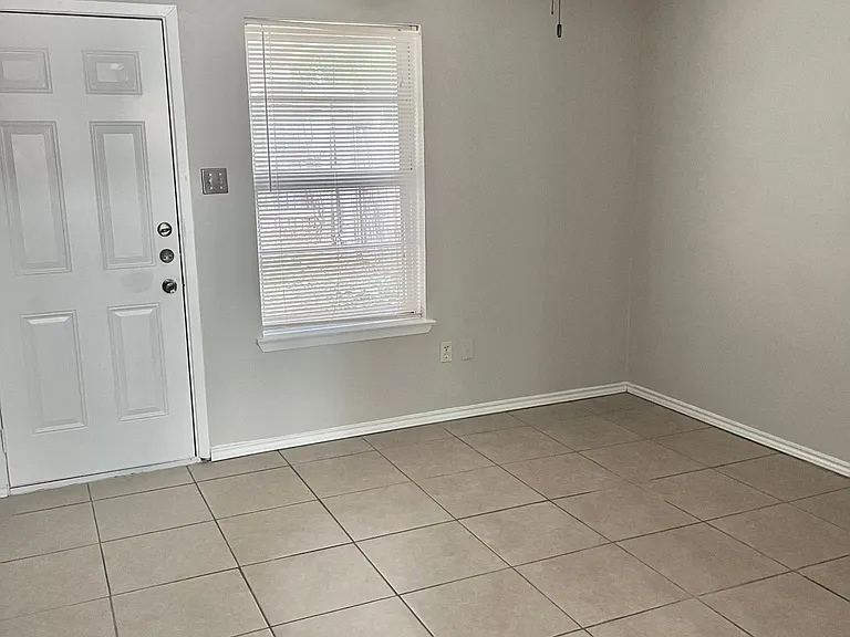 837 Woodland Ct — Photo 15