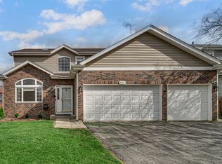 441 N Crooked Lake Ln, Lindenhurst, IL 60046