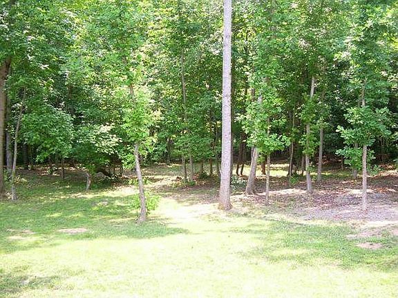1 acres lot w/ creek on back