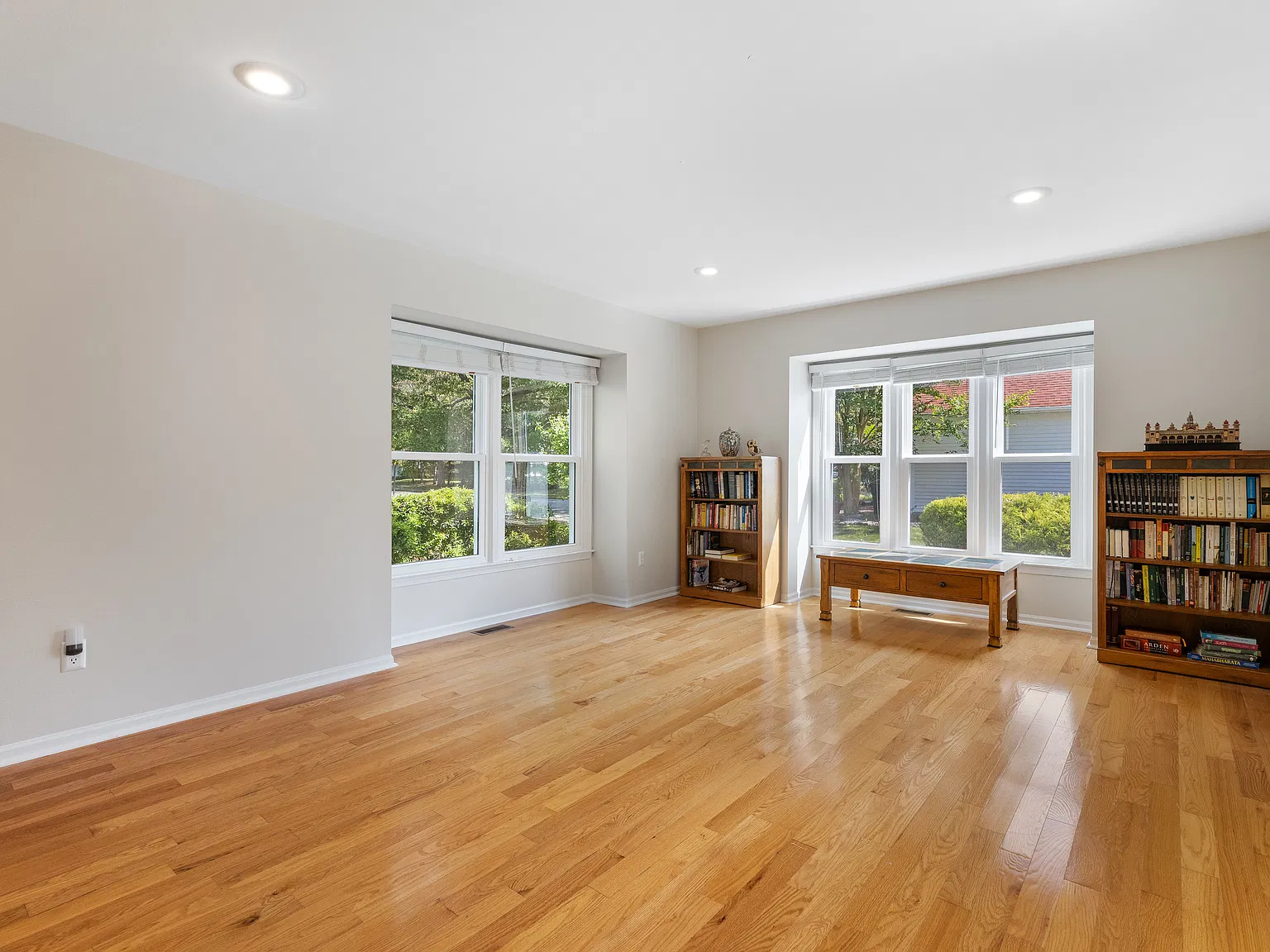 5 bed, 2.5 bath, 2640 sqft, $5,000 — Photo 4