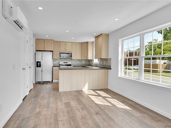 5th image of 242 Rhode Island St