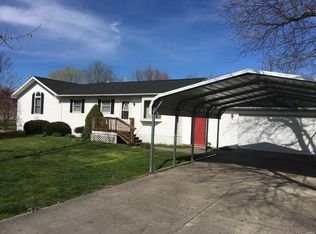 917 N Adams St, Gillespie, IL 62033