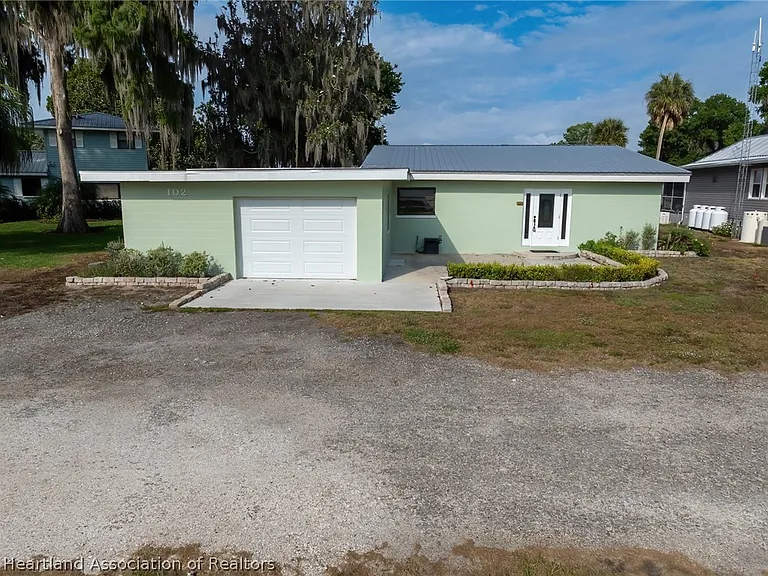 102 Squirrel Point — Photo 1