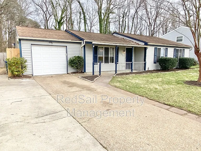 725 Chatsworth Dr — Photo 1