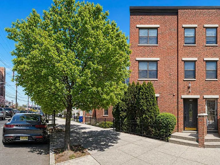 374 Sip Ave #1 — Photo 2