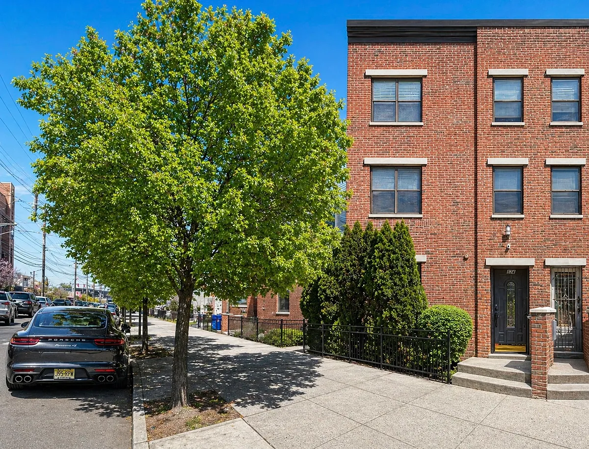 Building Photo - 374 Sip Ave #1