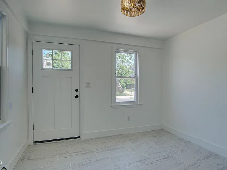 19 Bayview Ave #B — Photo 7