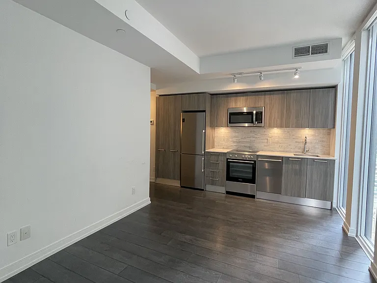 28 Wellesley St E #1701 — Photo 3