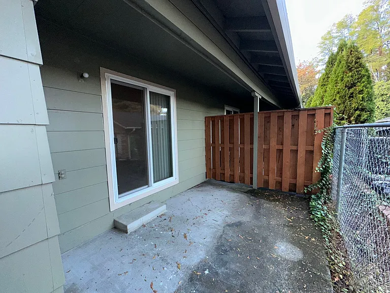 5733 SE King Rd — Photo 11