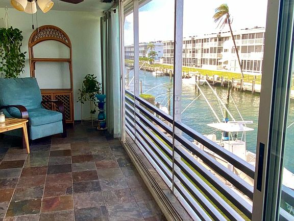 5th image of 100 Wettaw Ln APT 34