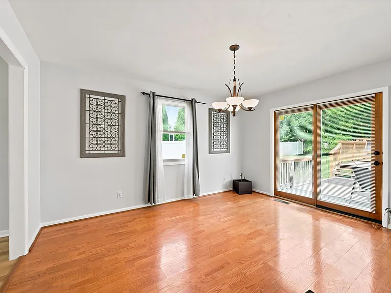 409 Dutton St — Photo 4