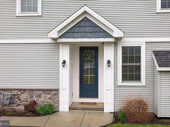2nd image of 221 Sawgrass Dr
