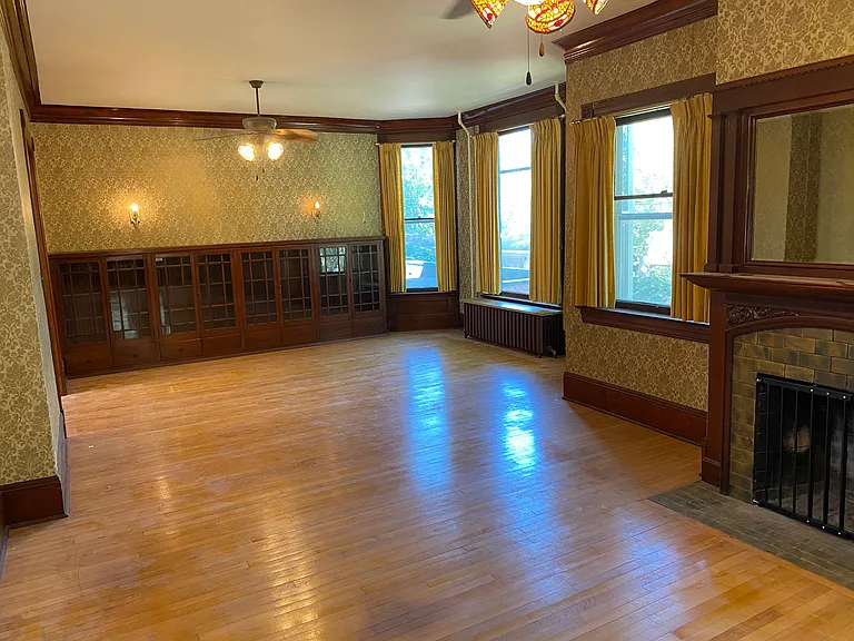120 Center St — Photo 2