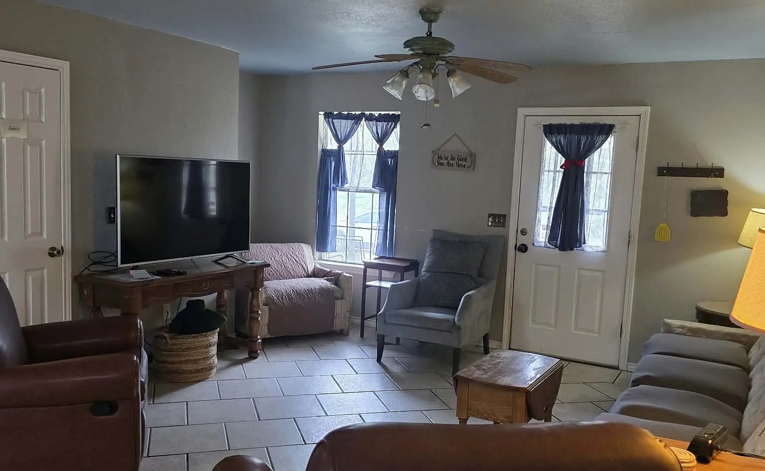 3 bed, $800 — Photo 1