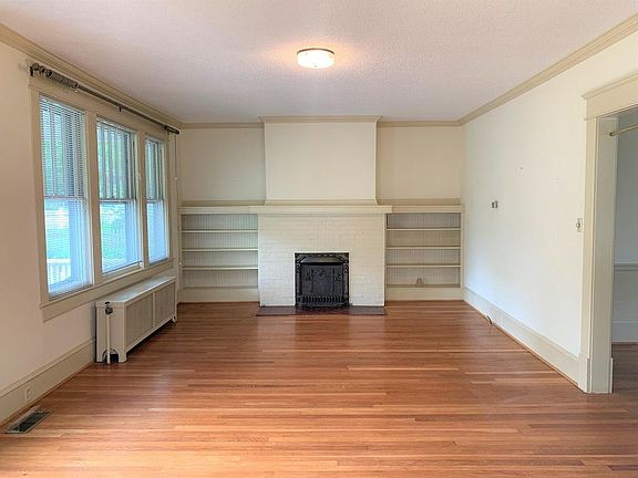 2nd image of 1008 Gloria Ave #D/s