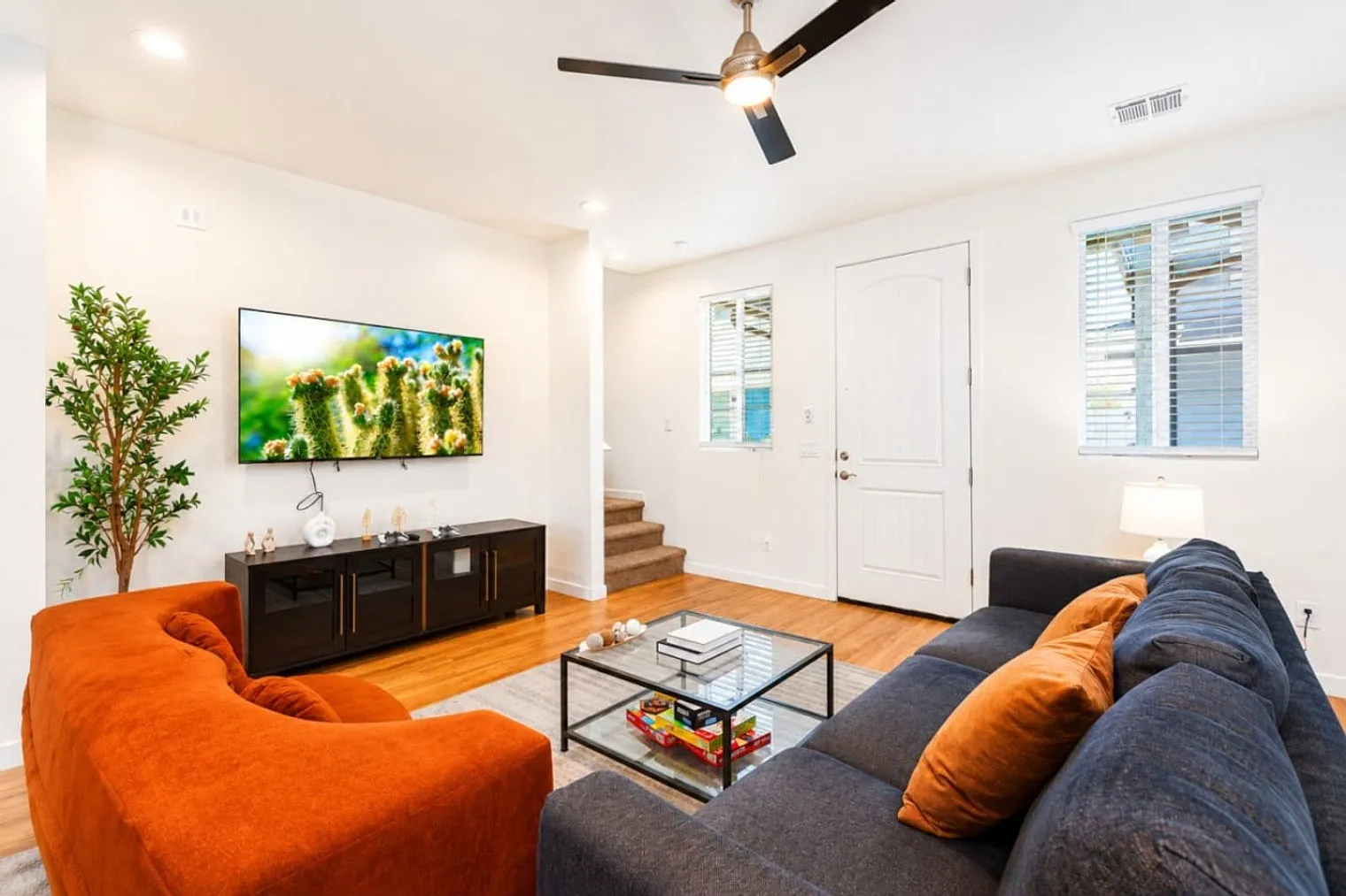 3 bed, 2.0 bath, 1367 sqft, $5,186 — Photo 3