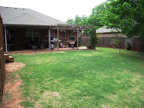5th image of 828 Shady Creek Ln